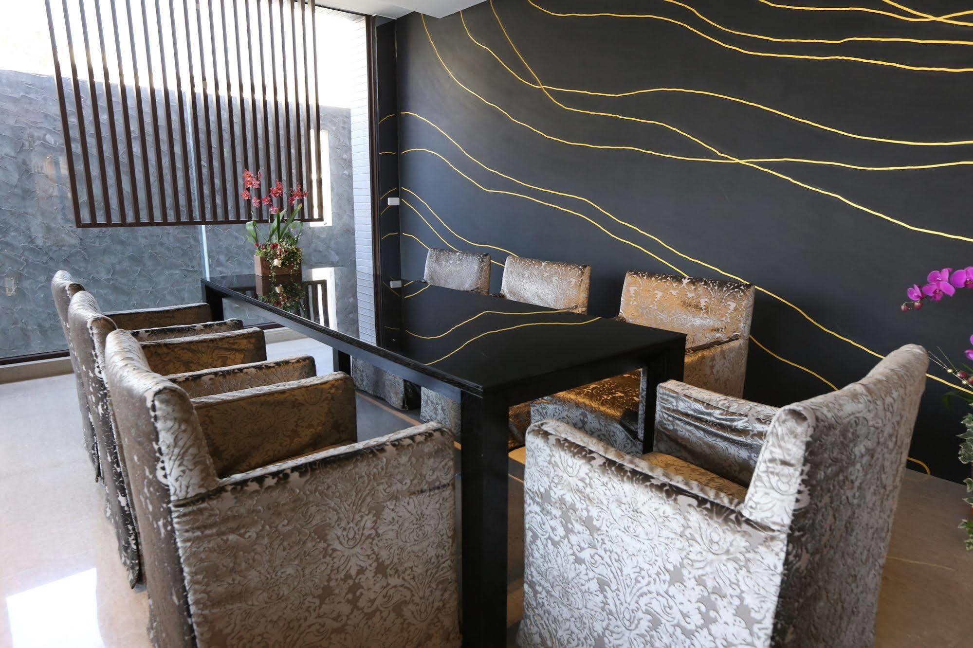 Kun Hotel Taichung Exterior foto